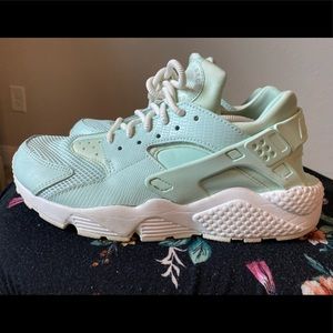 Air Huarache Run SE Igloo